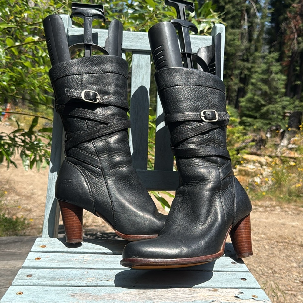 UGG “Carolina” Gorgeous Black Leather Heeled Zip up Boots With Straps size 9!